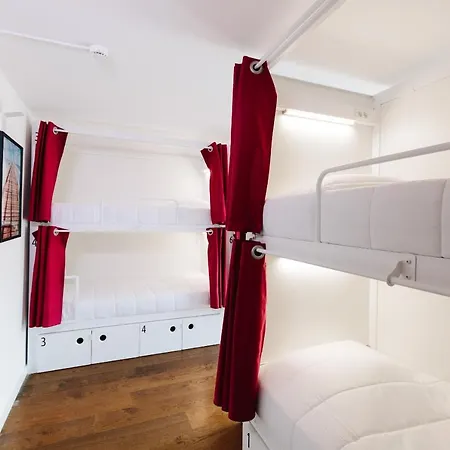 Lisbon South Hostal *