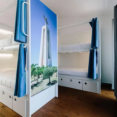 Lisbon South Hostal *