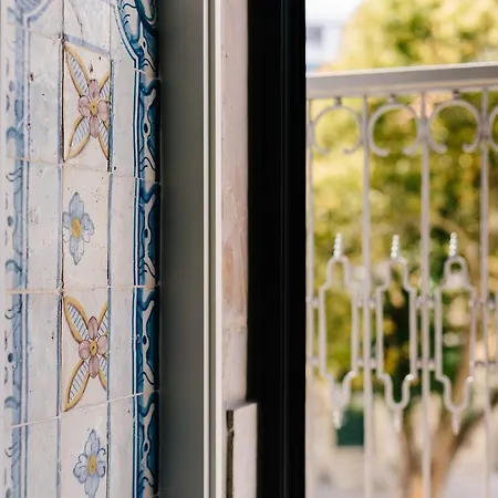 Lisbon South Хостел Алмада