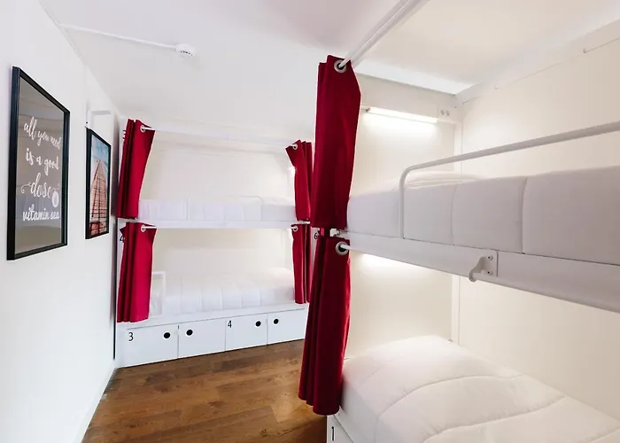 Lisbon South Hostel *