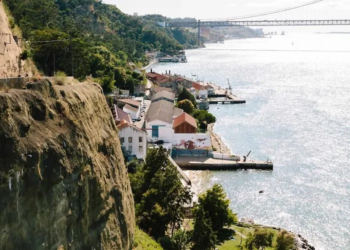 Lisbon South Albergue Almada