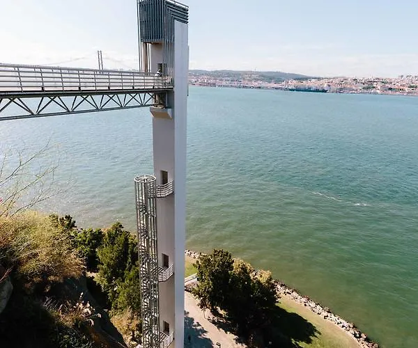 Lisbon South Albergue Almada