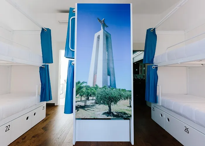 Lisbon South Albergue Almada